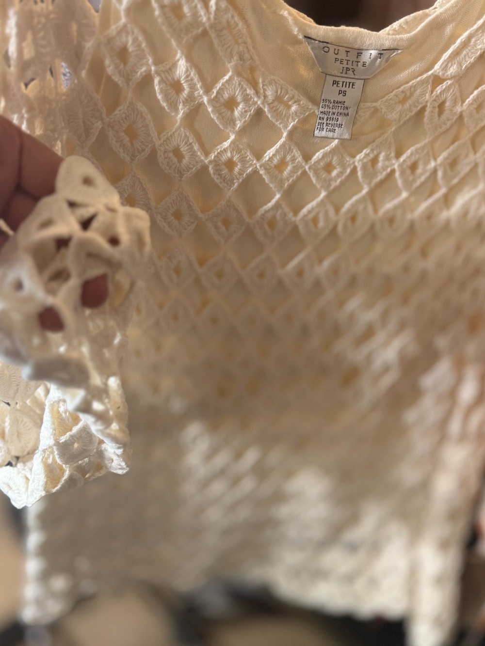 Outfit Petite JPR Cream Crochet Knit Top